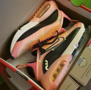 Airmax 2090 woman's size 6